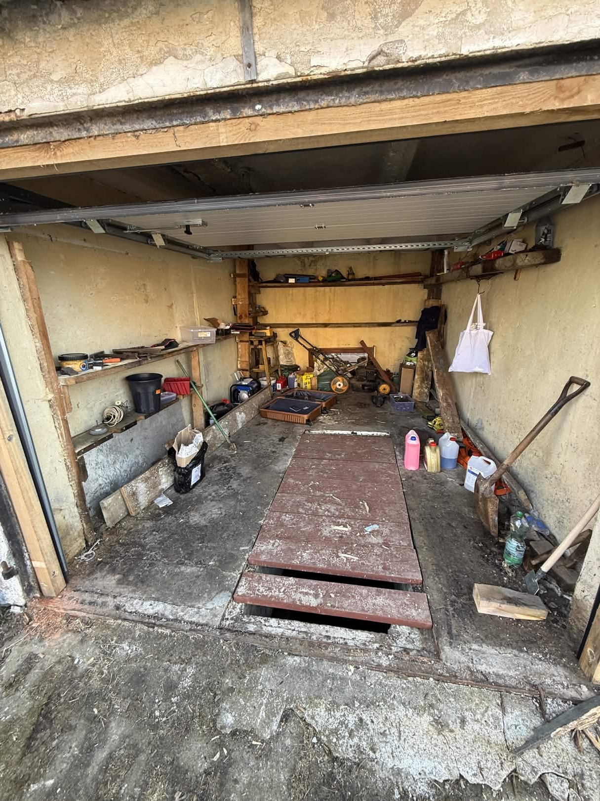 Garaż przed opróżnieniem